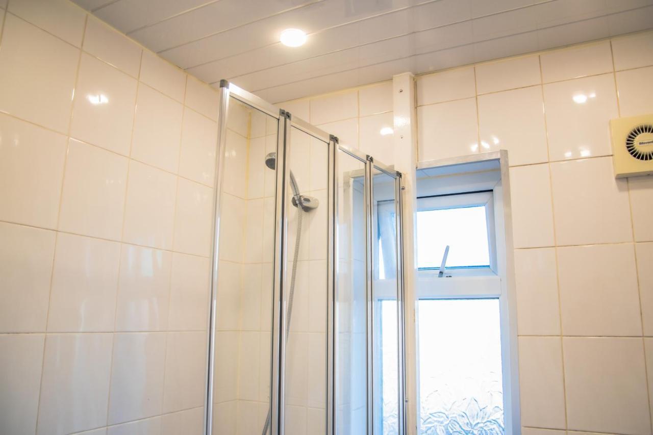 Bv Classic 2 Bedroom At Leeds Road Perfect For Contractors